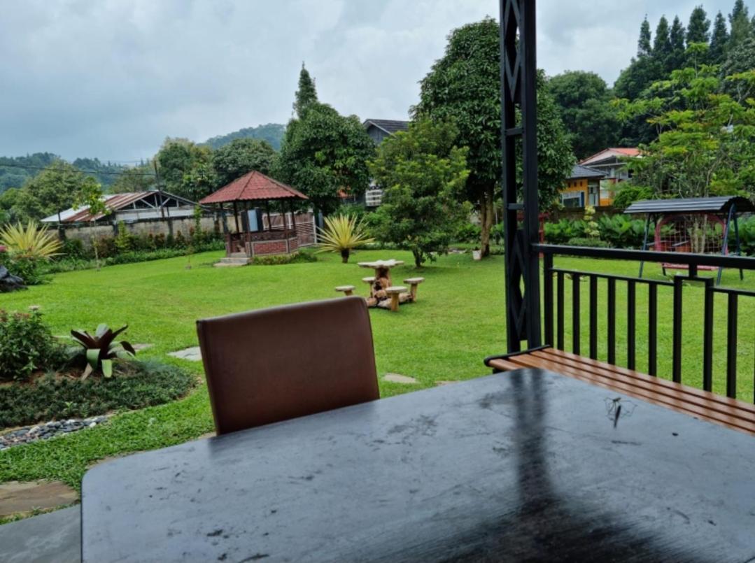 Villa Chacha At Macarena, Megamendung エクステリア 写真