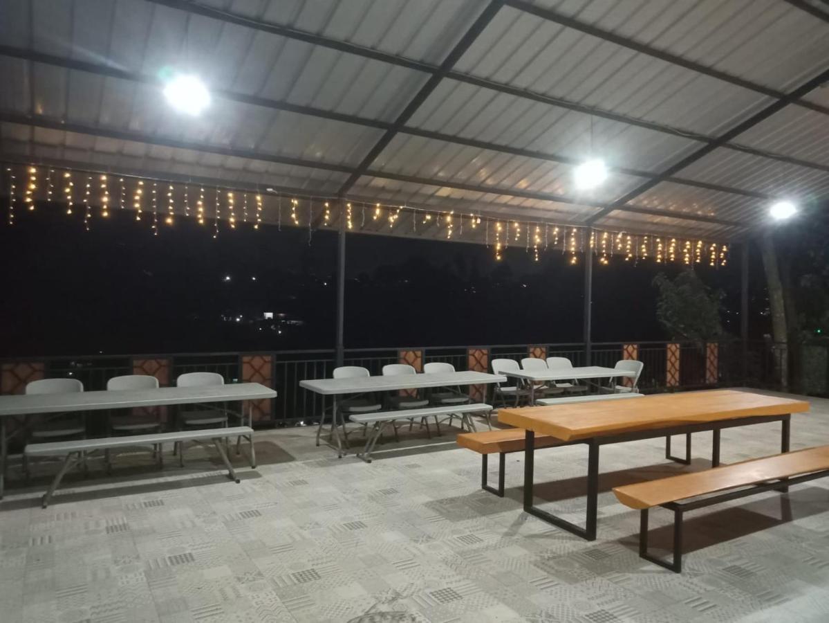 Villa Chacha At Macarena, Megamendung エクステリア 写真
