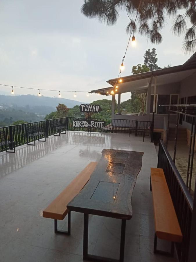 Villa Chacha At Macarena, Megamendung エクステリア 写真